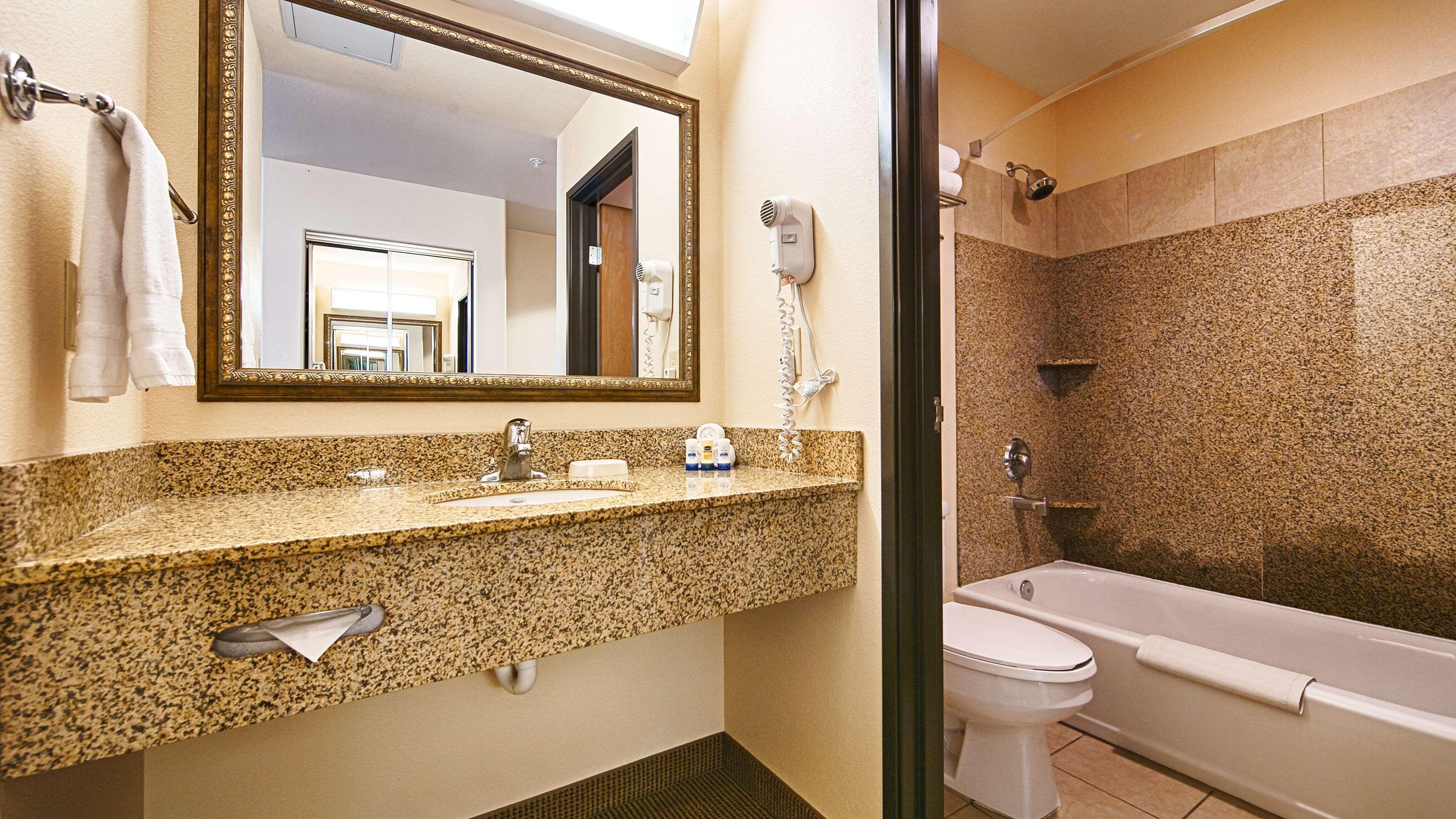 Best Western Territorial Inn And Suites Bloomfield Екстериор снимка