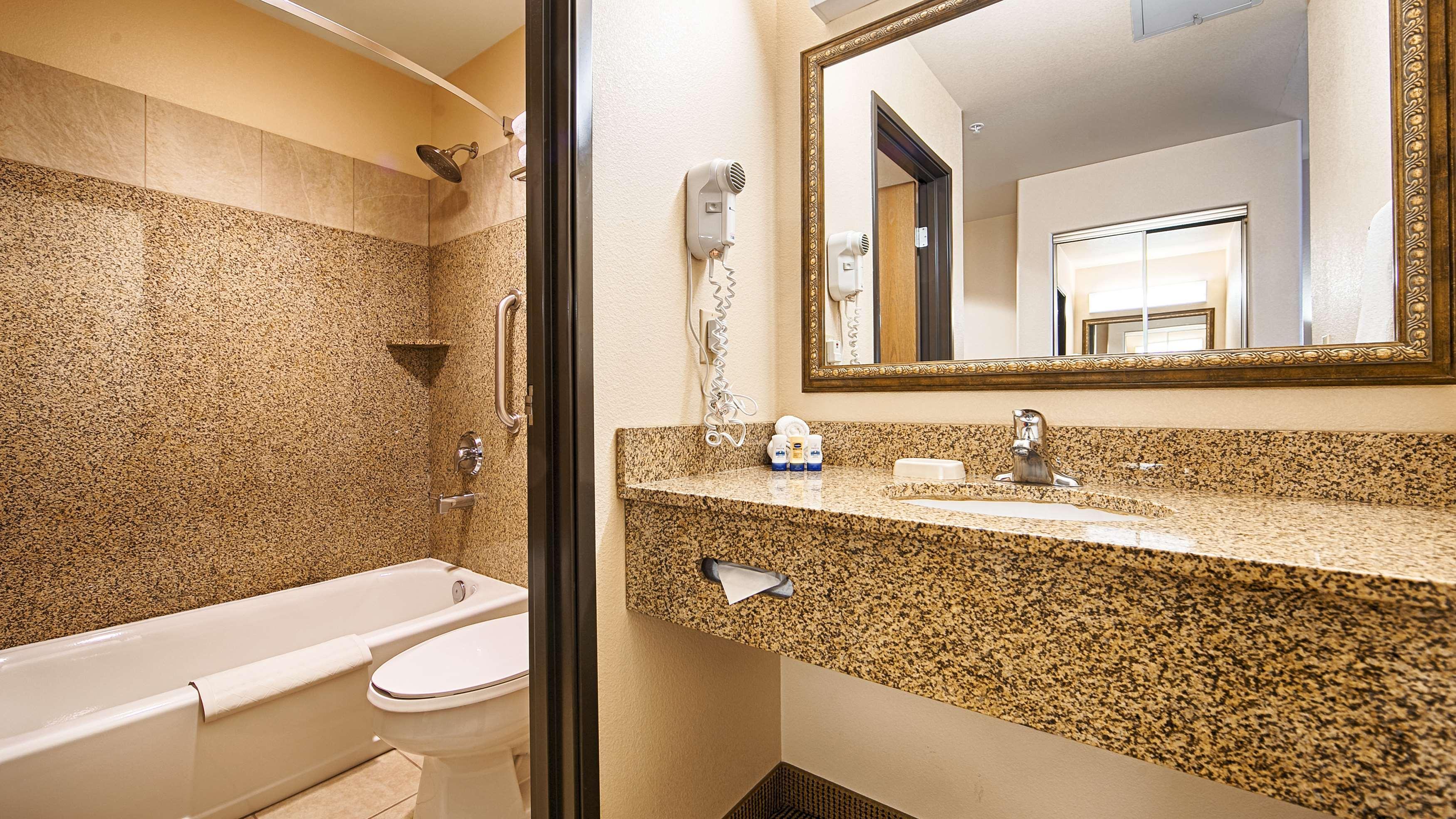 Best Western Territorial Inn And Suites Bloomfield Екстериор снимка