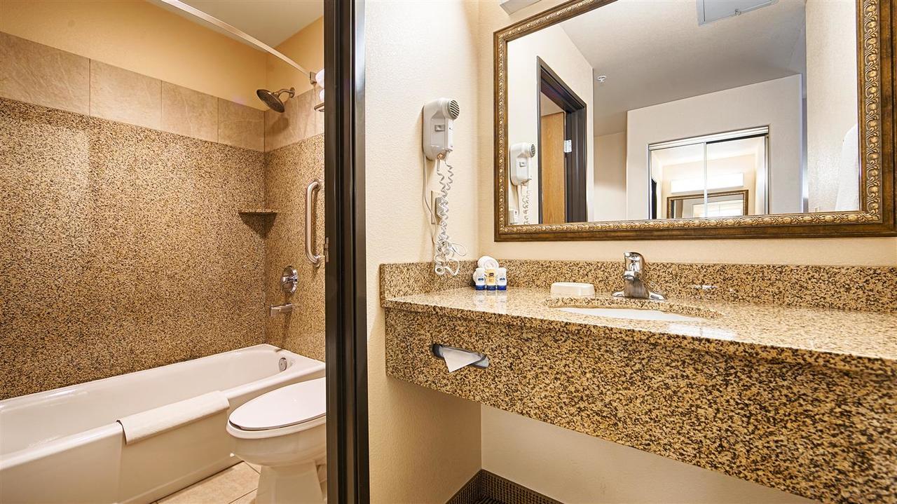 Best Western Territorial Inn And Suites Bloomfield Екстериор снимка